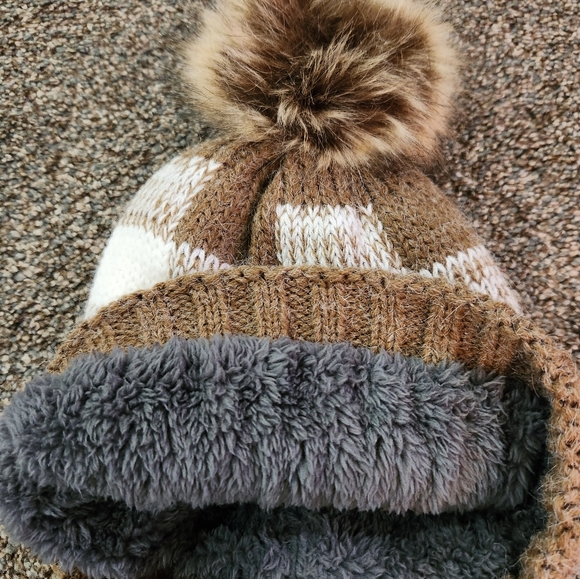 Knit Fleece Winter Hat with PomPom Gender neutral Girls Boys Small Women… - Picture 3 of 4